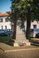 Náves Hrdějovice - pomník padlých